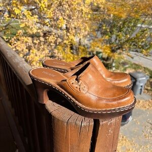 Nicole Brown Leather women’s heeled Clogs